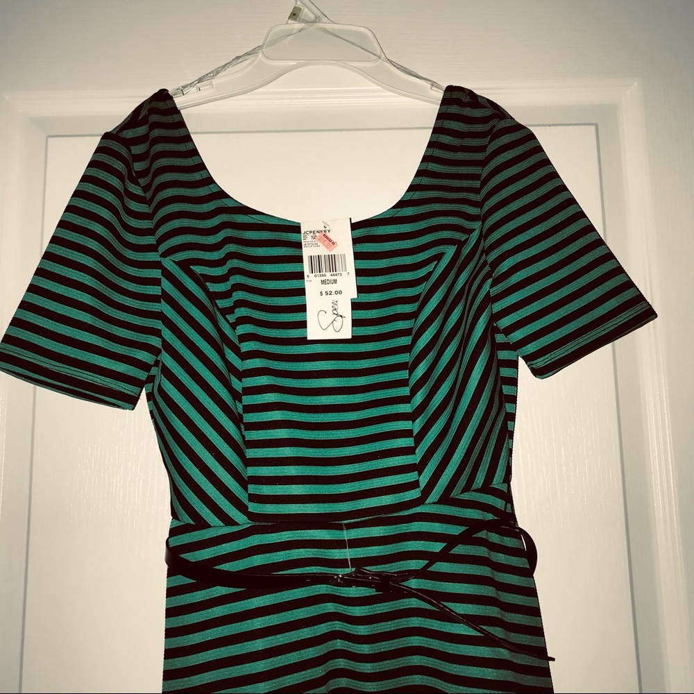 "NEW" SPEECHLESS DRESS - Picture 3 of 6